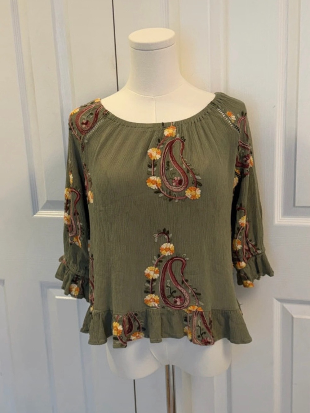 LIV Los Angeles Olive Green Embroidered Paisley Peasant Top – Size Small
